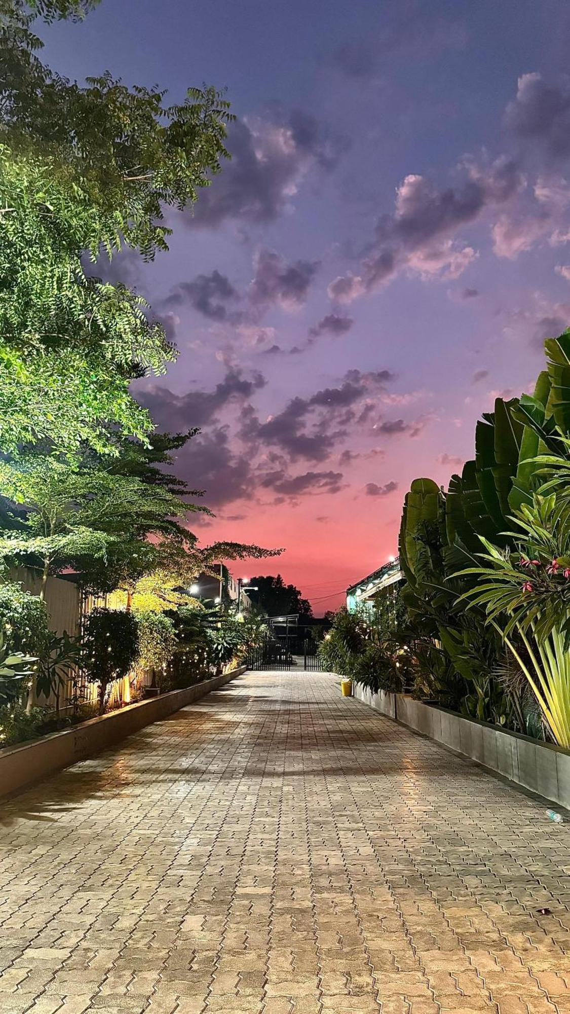 The Pavilion Park Resort ماليغاؤن المظهر الخارجي الصورة